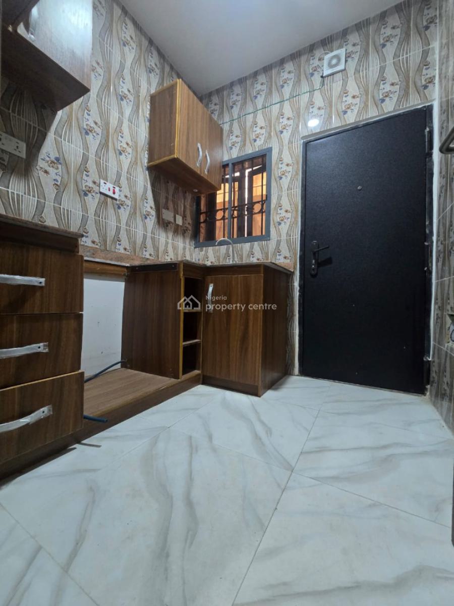 Well Renovated Self Serviced 3 Bedroom Flat in a Secured Location, Lekki Phase 1, Lekki, Lagos, Flat / Apartment for Rent