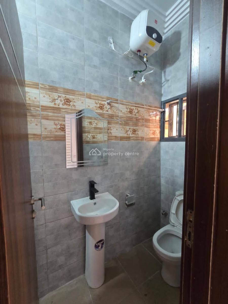 Well Renovated Self Serviced 3 Bedroom Flat in a Secured Location, Lekki Phase 1, Lekki, Lagos, Flat / Apartment for Rent