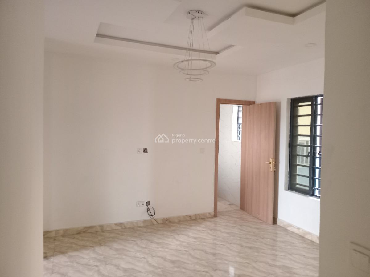 Berryblast 2 Bedrooms Flat, Olonode Street, Yaba, Lagos, Flat / Apartment for Rent