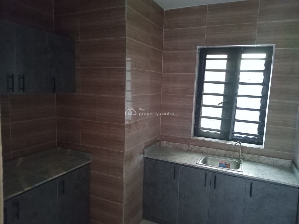Berryblast 2 Bedrooms Flat, Olonode Street, Yaba, Lagos, Flat / Apartment for Rent