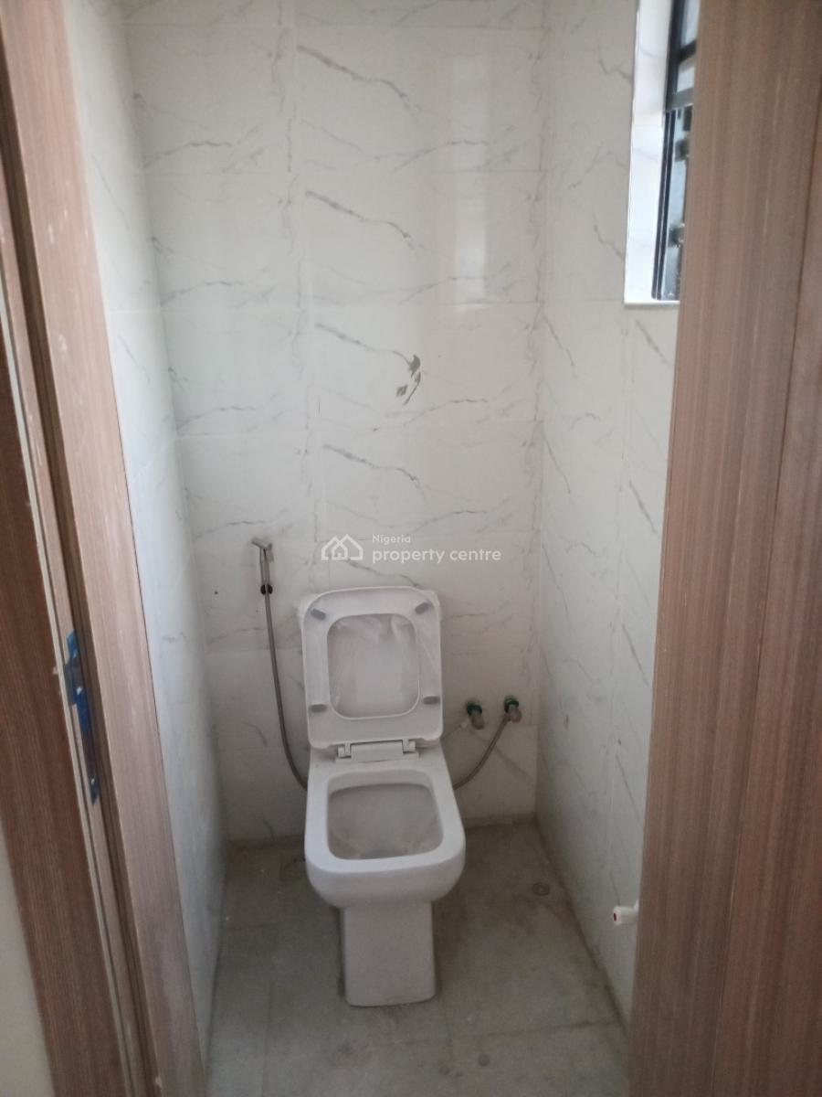 Berryblast 2 Bedrooms Flat, Olonode Street, Yaba, Lagos, Flat / Apartment for Rent