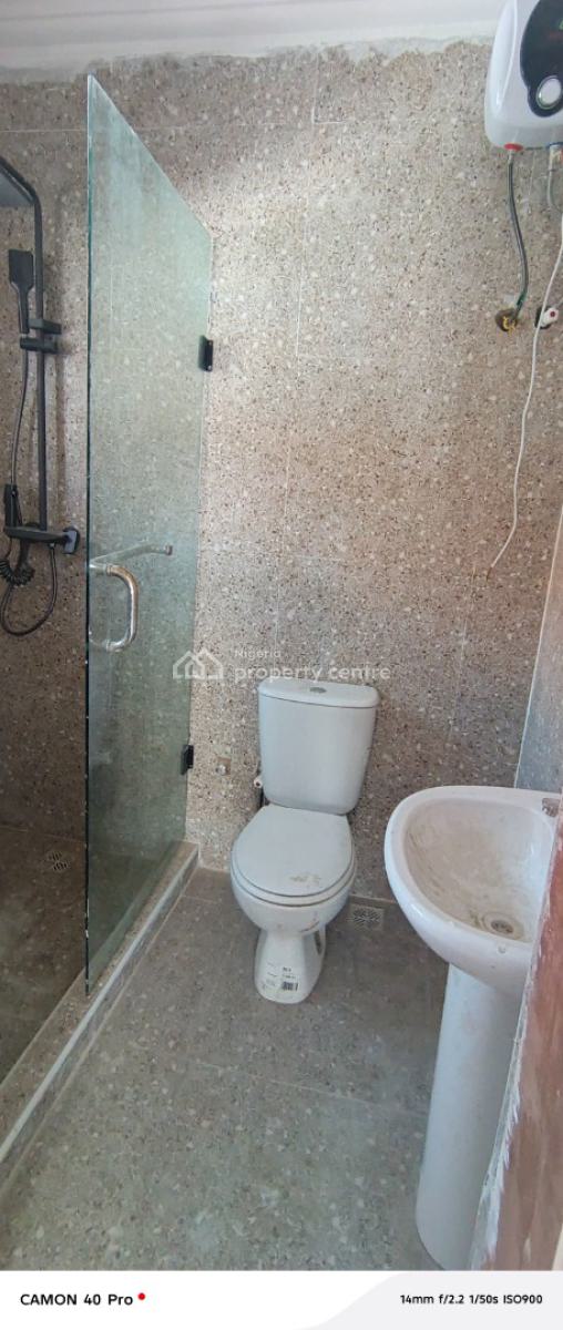 Standard 3 Bedroom Flat, Off Admiralty Way, Lekki Phase 1, Lekki, Lagos, Flat / Apartment for Rent