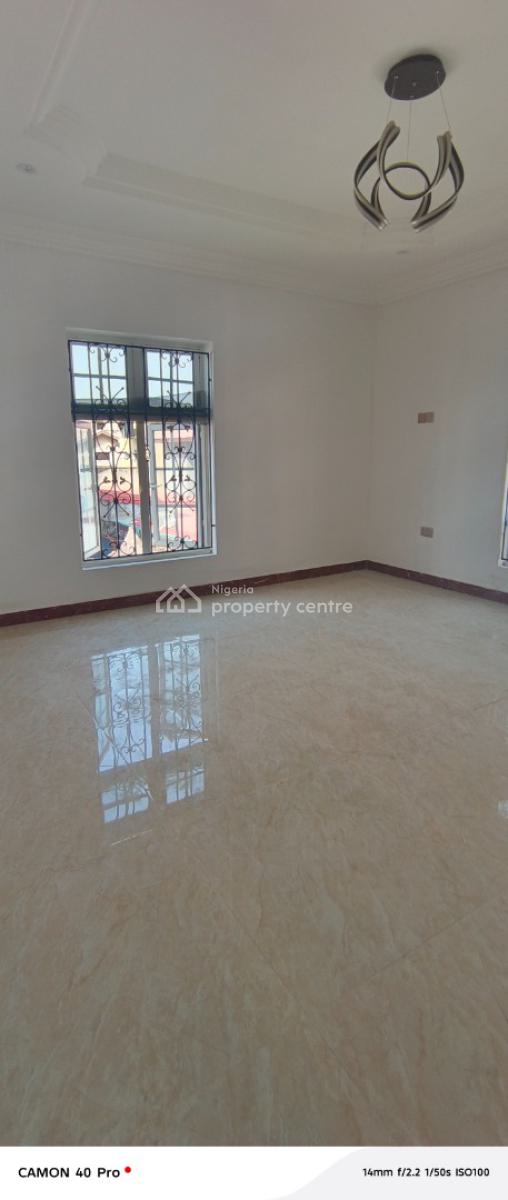 Standard 3 Bedroom Flat, Off Admiralty Way, Lekki Phase 1, Lekki, Lagos, Flat / Apartment for Rent