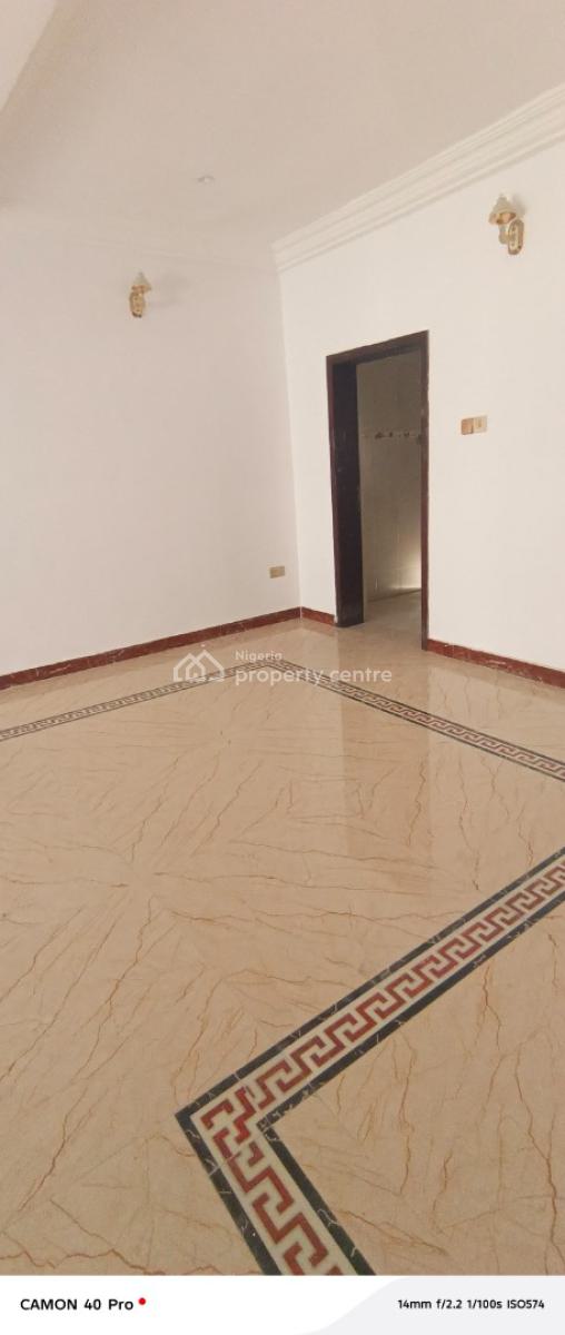 Clean and Well Maintain 3 Bedroom Flat, Taiye Olowu Street Off Admiralty Way, Lekki Phase 1, Lekki, Lagos, Flat / Apartment for Rent