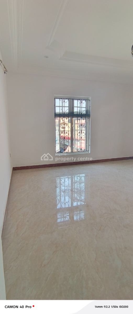 Clean and Well Maintain 3 Bedroom Flat, Taiye Olowu Street Off Admiralty Way, Lekki Phase 1, Lekki, Lagos, Flat / Apartment for Rent