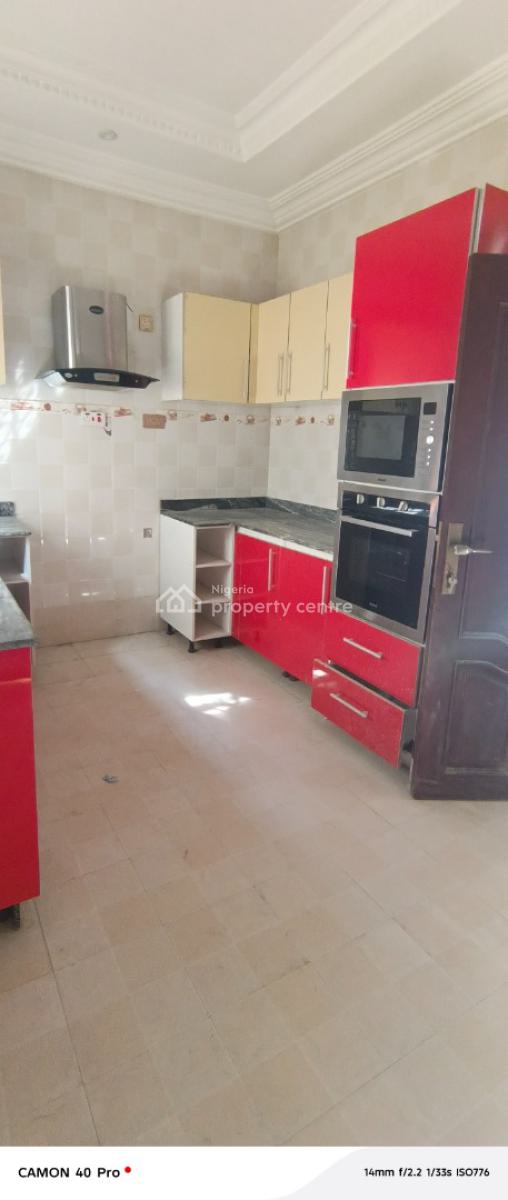 Clean and Well Maintain 3 Bedroom Flat, Taiye Olowu Street Off Admiralty Way, Lekki Phase 1, Lekki, Lagos, Flat / Apartment for Rent