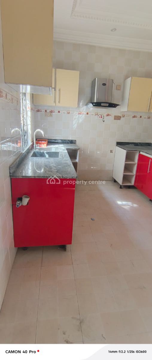 Clean and Well Maintain 3 Bedroom Flat, Taiye Olowu Street Off Admiralty Way, Lekki Phase 1, Lekki, Lagos, Flat / Apartment for Rent