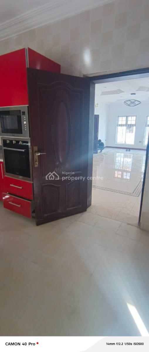 Clean and Well Maintain 3 Bedroom Flat, Taiye Olowu Street Off Admiralty Way, Lekki Phase 1, Lekki, Lagos, Flat / Apartment for Rent