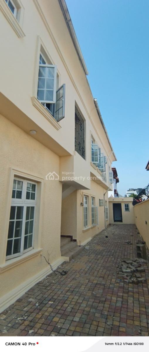 Clean and Well Maintain 3 Bedroom Flat, Taiye Olowu Street Off Admiralty Way, Lekki Phase 1, Lekki, Lagos, Flat / Apartment for Rent