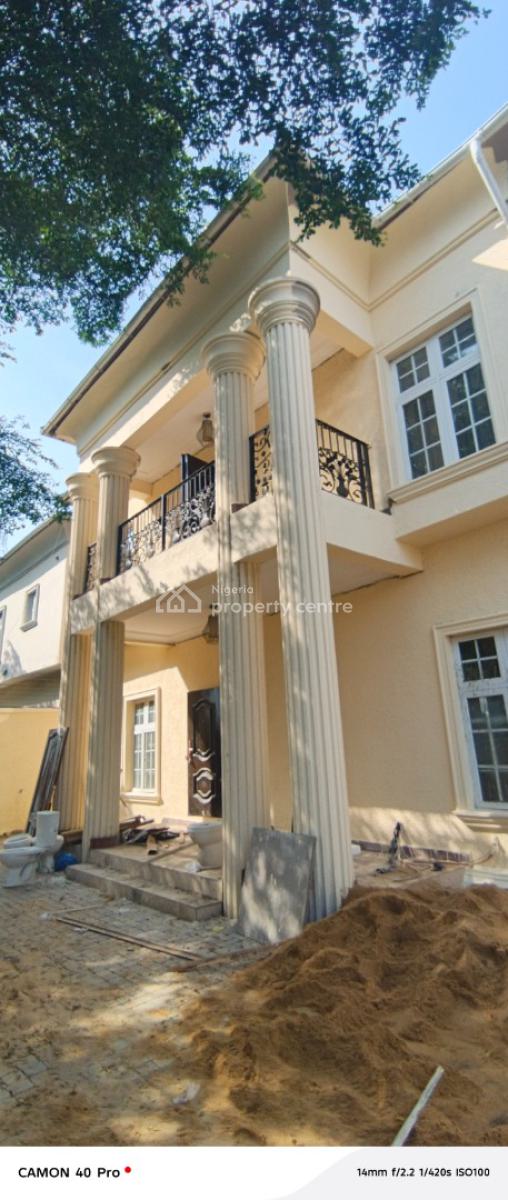 Clean and Well Maintain 3 Bedroom Flat, Taiye Olowu Street Off Admiralty Way, Lekki Phase 1, Lekki, Lagos, Flat / Apartment for Rent