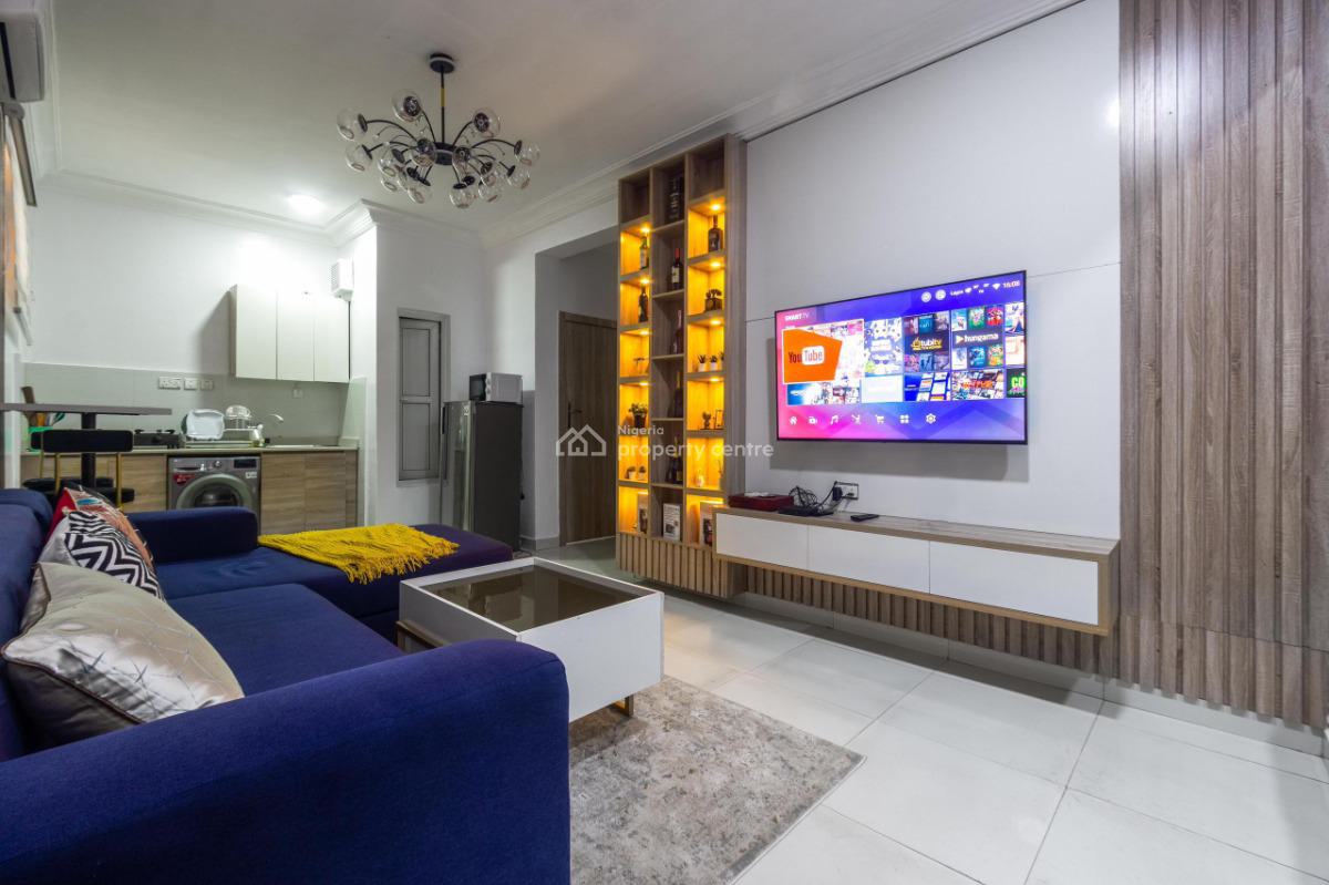 Newly Improved 1-bedroom W/private Cinema, Chevron, Lekki Phase 1, Lekki, Lagos, Flat / Apartment Short Let
