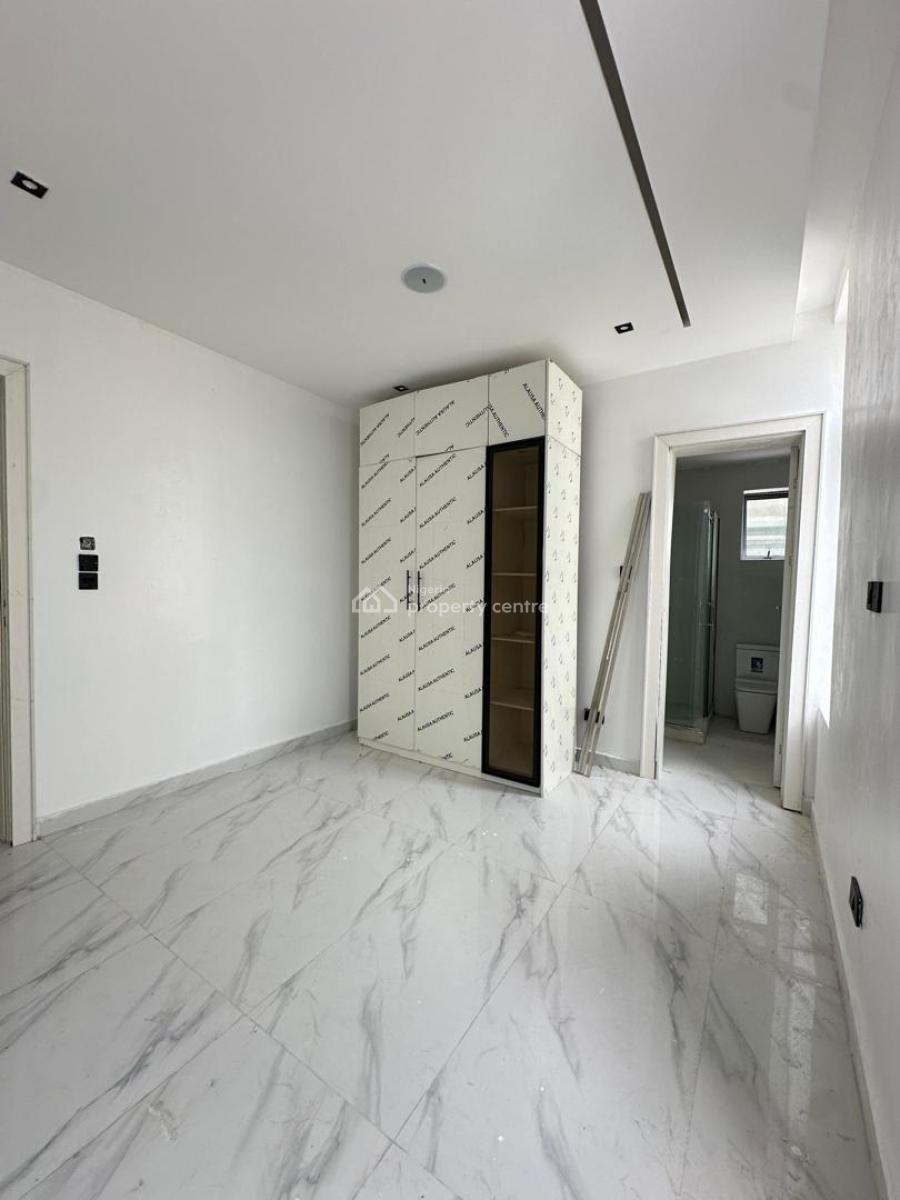 Serviced 2 Bedroom Apartment with Security Post  , Swimming Pool and G, Lekki Phase 1, Lekki, Lagos, Flat / Apartment for Sale