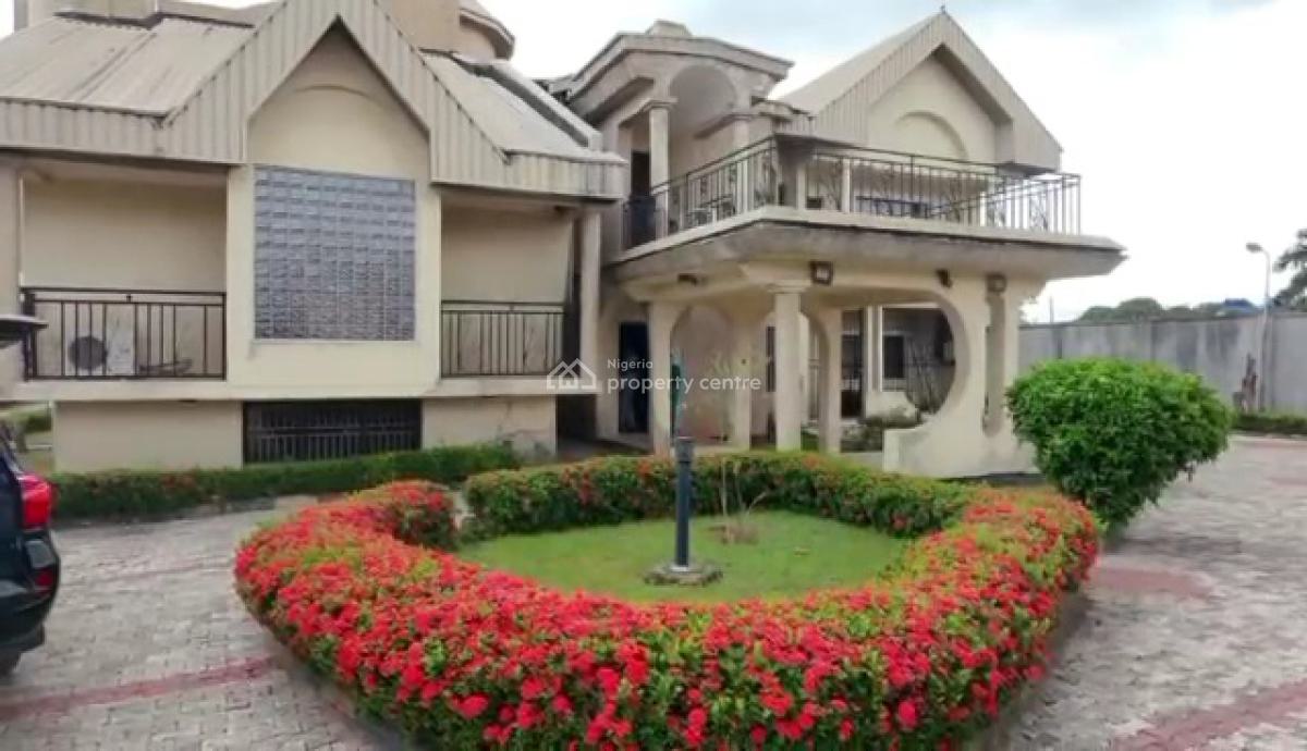 7 Flats of 3 Bedrooms  Bungalow with 2 Living Rooms on a 200ft By 200ft, First Ugbor Road, Gra, Benin, Oredo, Edo, House for Sale