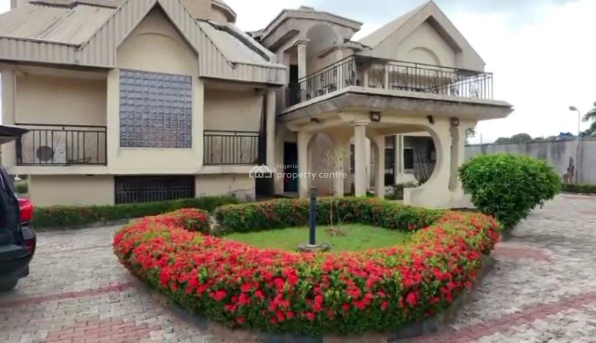 7 Flats of 3 Bedrooms  Bungalow with 2 Living Rooms on a 200ft By 200ft, First Ugbor Road, Gra, Benin, Oredo, Edo, House for Sale