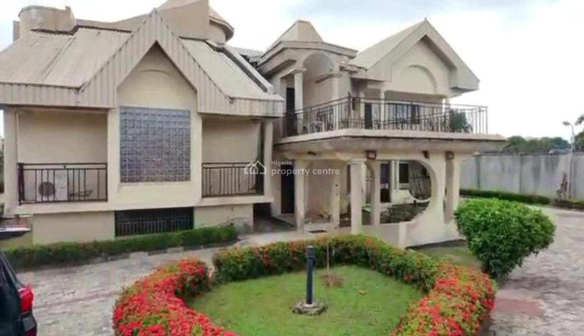 7 Flats of 3 Bedrooms  Bungalow with 2 Living Rooms on a 200ft By 200ft, First Ugbor Road, Gra, Benin, Oredo, Edo, House for Sale