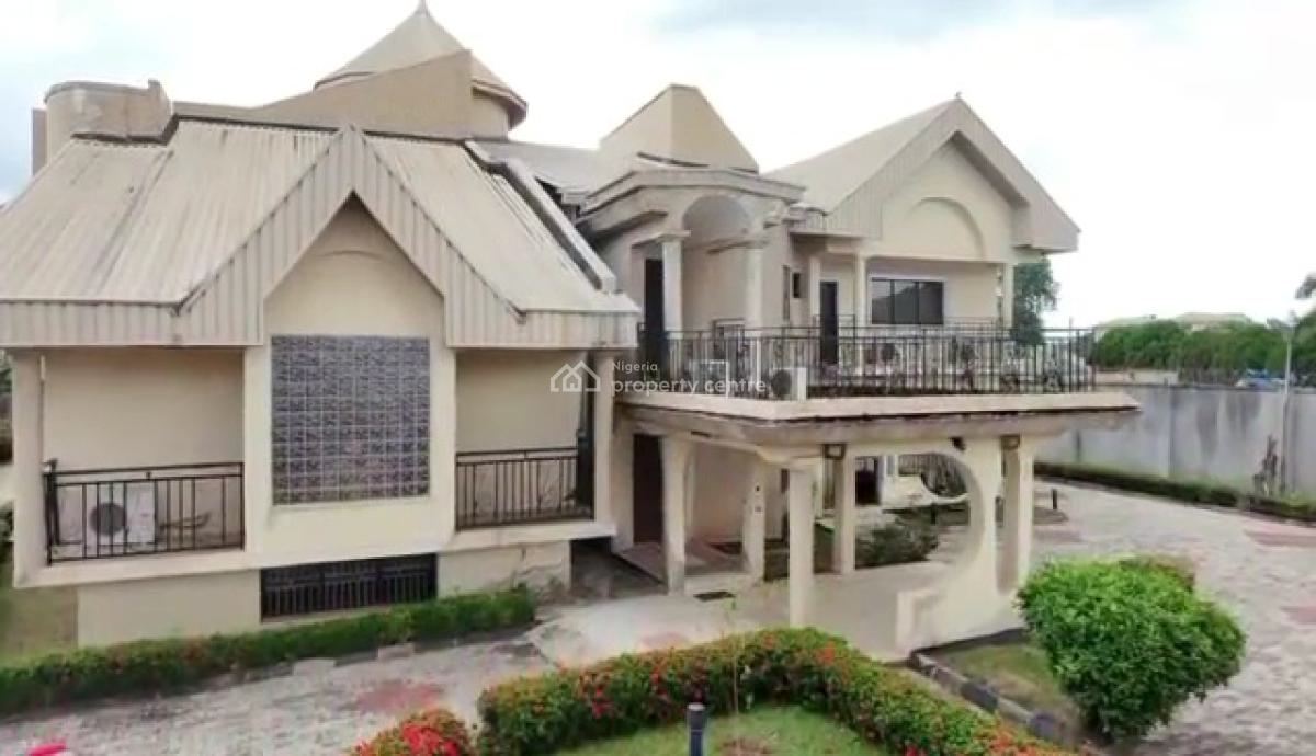 7 Flats of 3 Bedrooms  Bungalow with 2 Living Rooms on a 200ft By 200ft, First Ugbor Road, Gra, Benin, Oredo, Edo, House for Sale