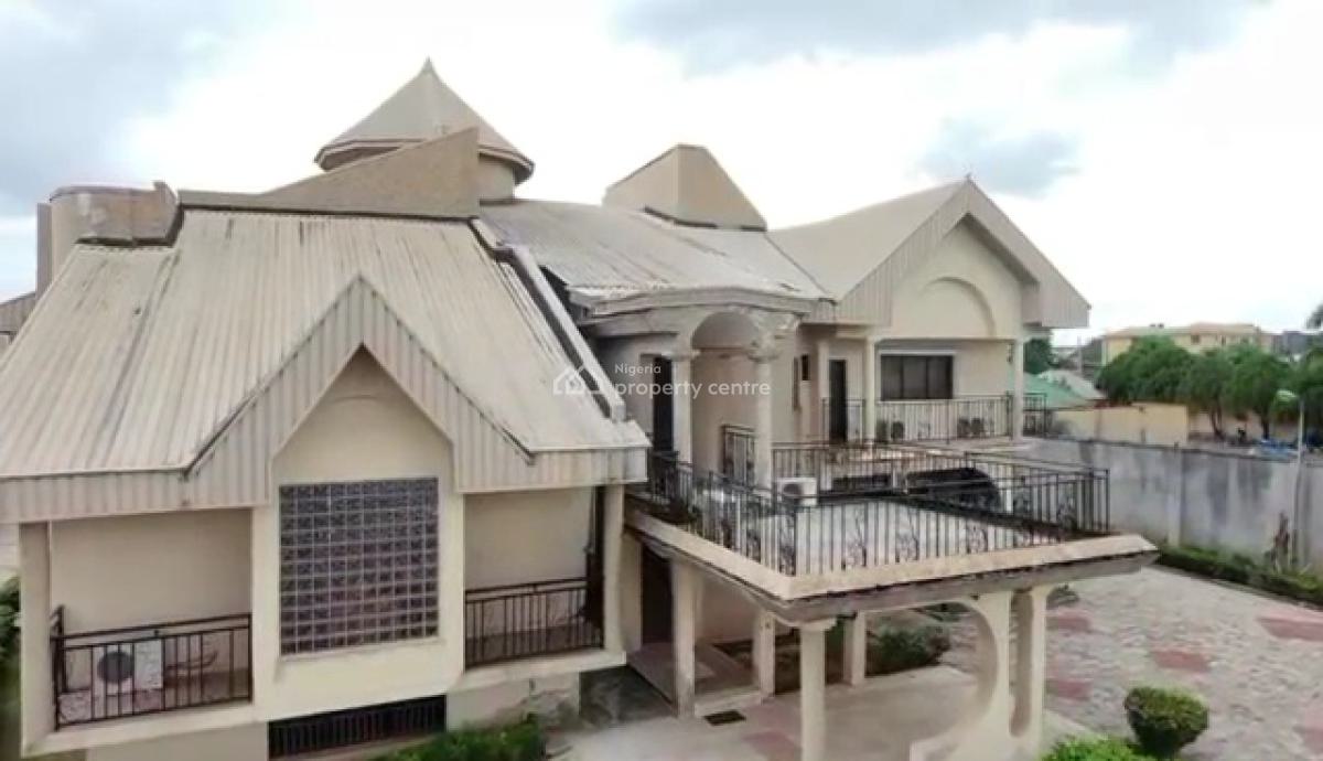 7 Flats of 3 Bedrooms  Bungalow with 2 Living Rooms on a 200ft By 200ft, First Ugbor Road, Gra, Benin, Oredo, Edo, House for Sale