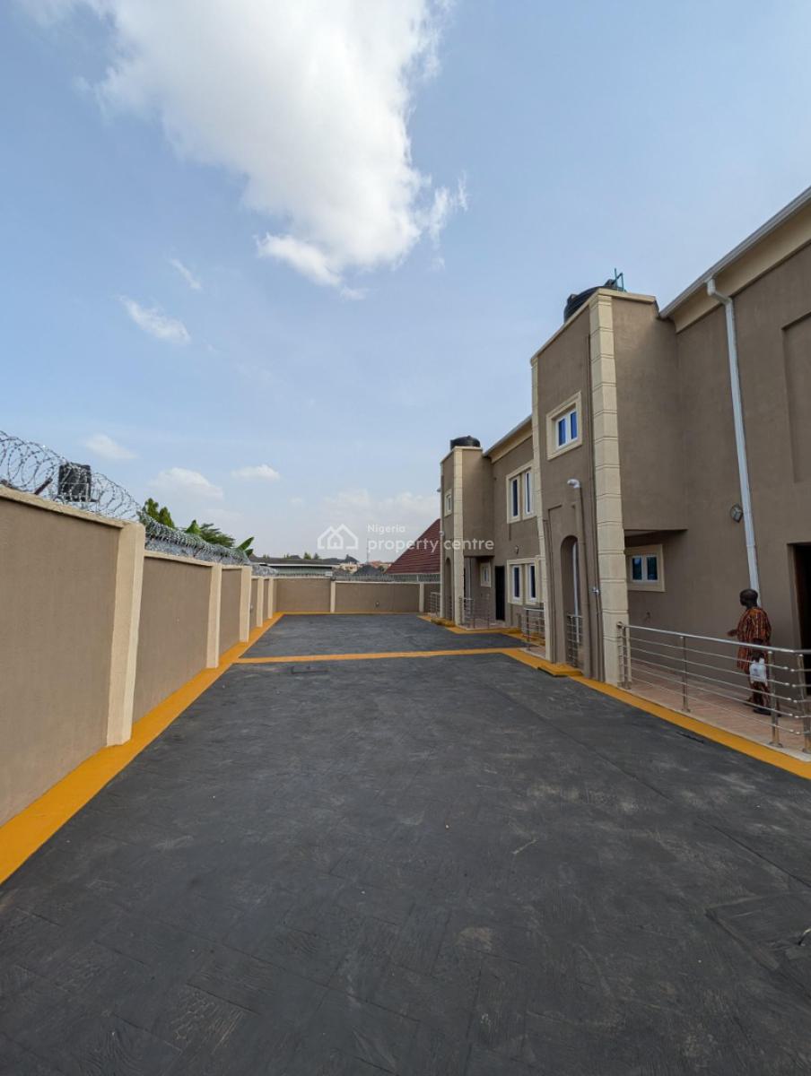Newly Built Twin 5 Bedroom Duplex, Location: Oluyole , Ibadan, Ibadan, Oyo, Detached Duplex for Sale