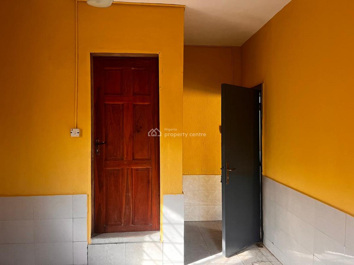 2 Bedroom Flat, Moronfolu Street Close to Unilag Campus, Akoka, Yaba, Lagos, Flat / Apartment for Rent