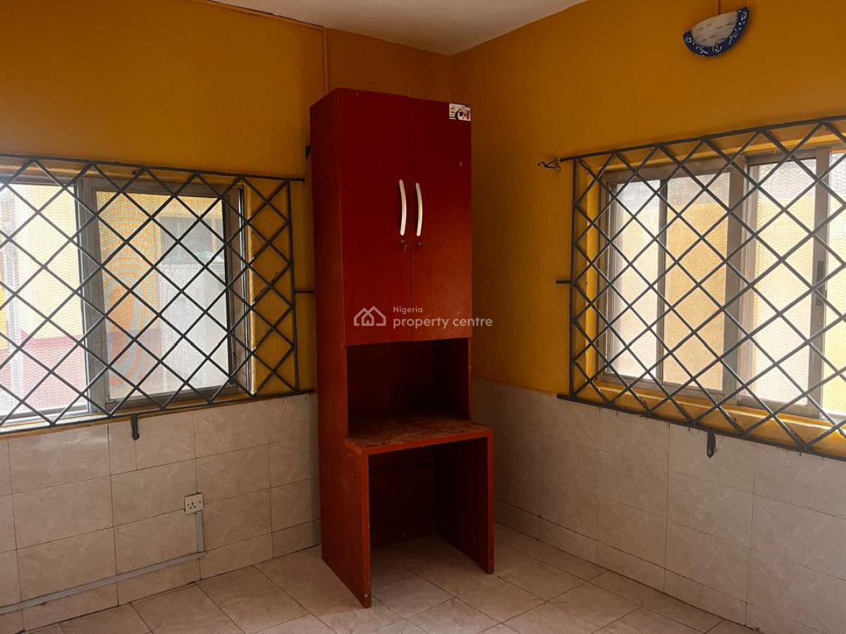 2 Bedroom Flat, Moronfolu Street Close to Unilag Campus, Akoka, Yaba, Lagos, Flat / Apartment for Rent