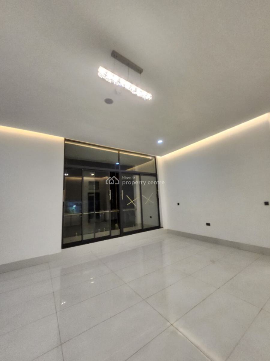 7 Bedrooms En-suite > 2 Bedroom Bq > Central Solar Water Heater > Swimming Pool, Asokoro District, Abuja, Detached Duplex for Sale