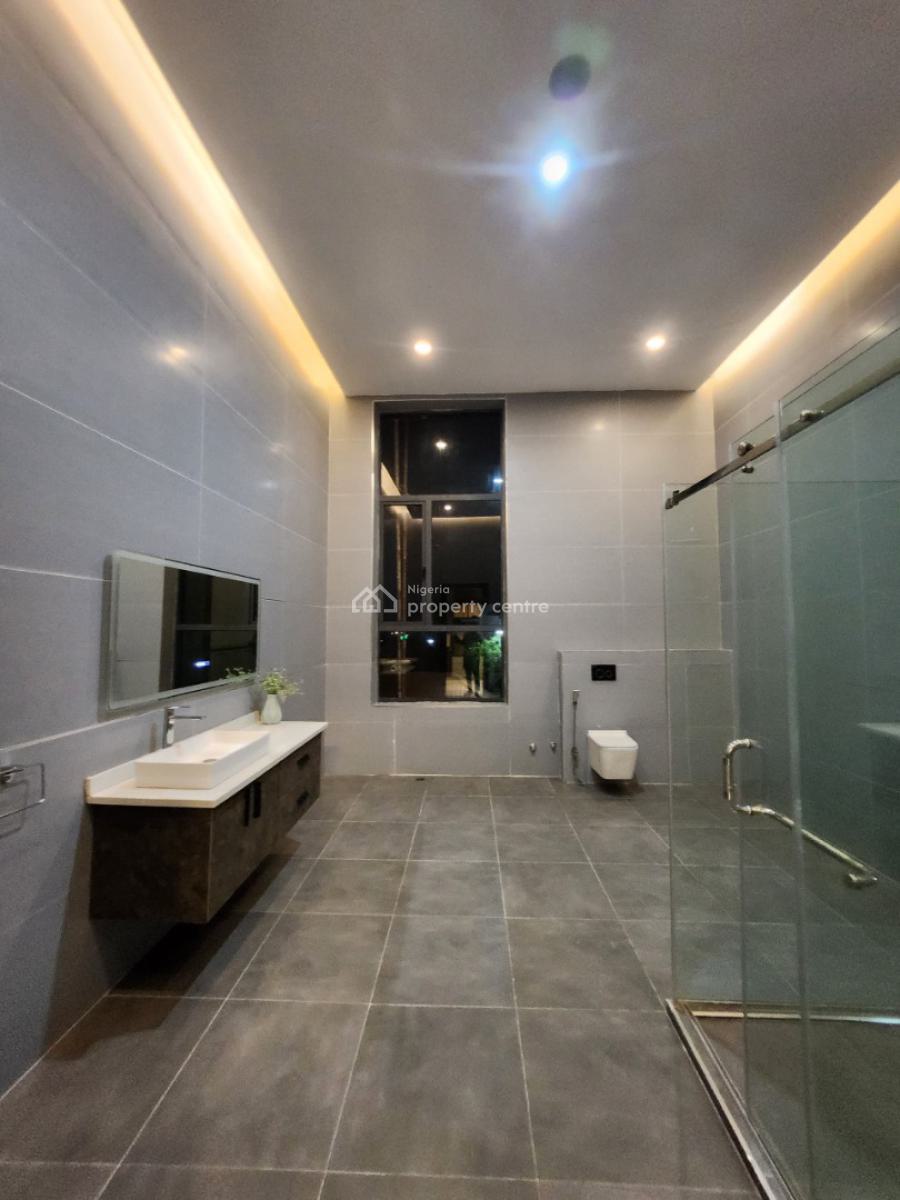 7 Bedrooms En-suite > 2 Bedroom Bq > Central Solar Water Heater > Swimming Pool, Asokoro District, Abuja, Detached Duplex for Sale