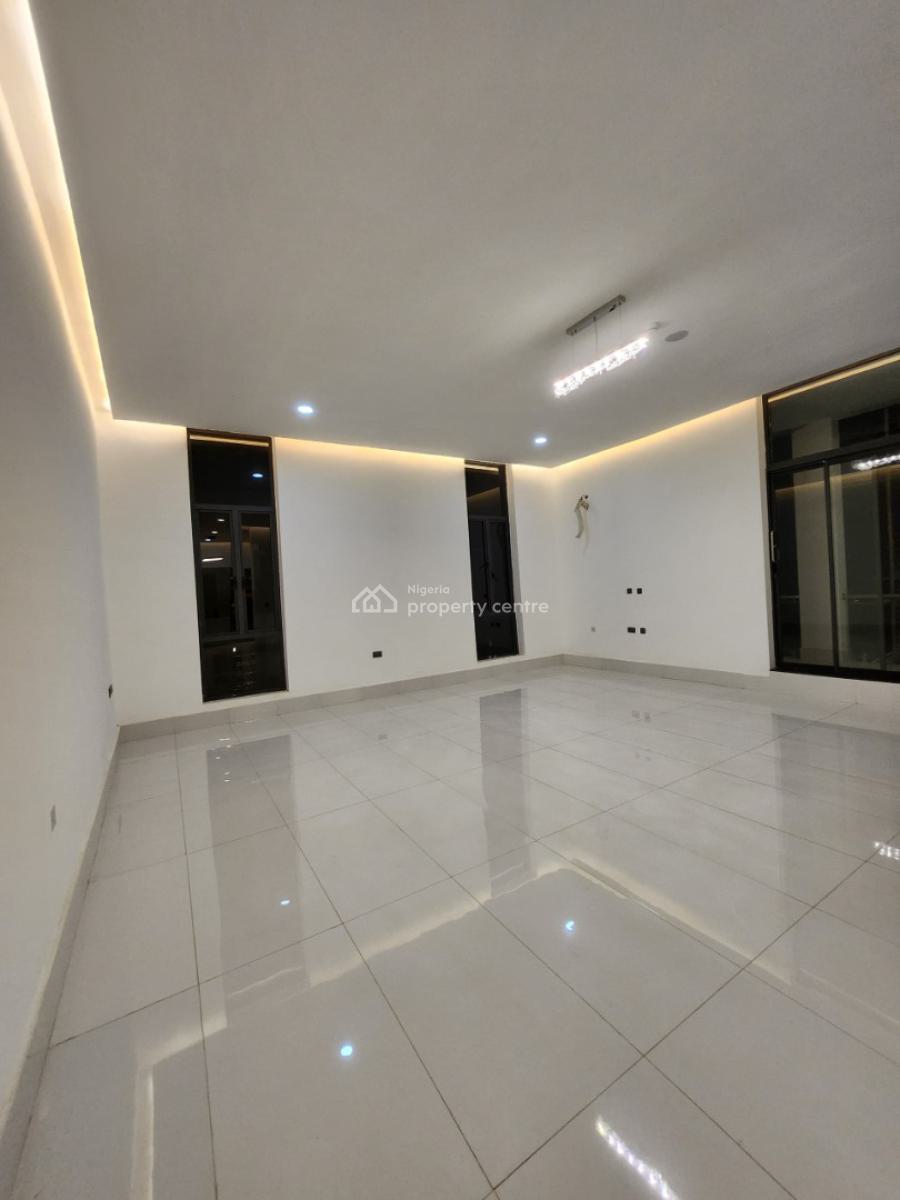 7 Bedrooms En-suite > 2 Bedroom Bq > Central Solar Water Heater > Swimming Pool, Asokoro District, Abuja, Detached Duplex for Sale