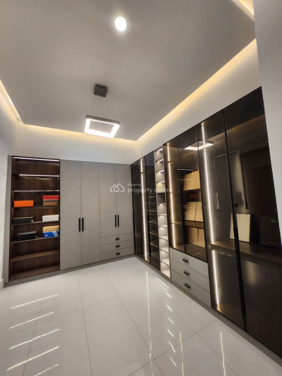 7 Bedrooms En-suite > 2 Bedroom Bq > Central Solar Water Heater > Swimming Pool, Asokoro District, Abuja, Detached Duplex for Sale