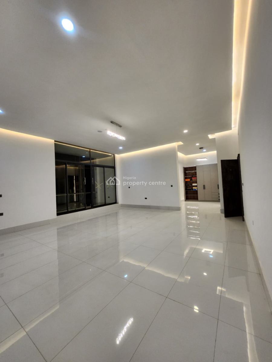 7 Bedrooms En-suite > 2 Bedroom Bq > Central Solar Water Heater > Swimming Pool, Asokoro District, Abuja, Detached Duplex for Sale
