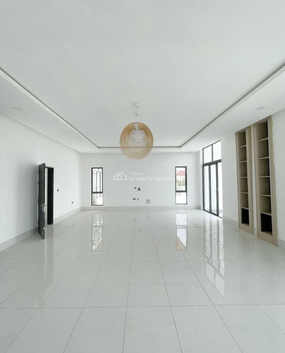 7 Bedrooms En-suite > 2 Bedroom Bq > Central Solar Water Heater > Swimming Pool, Asokoro District, Abuja, Detached Duplex for Sale