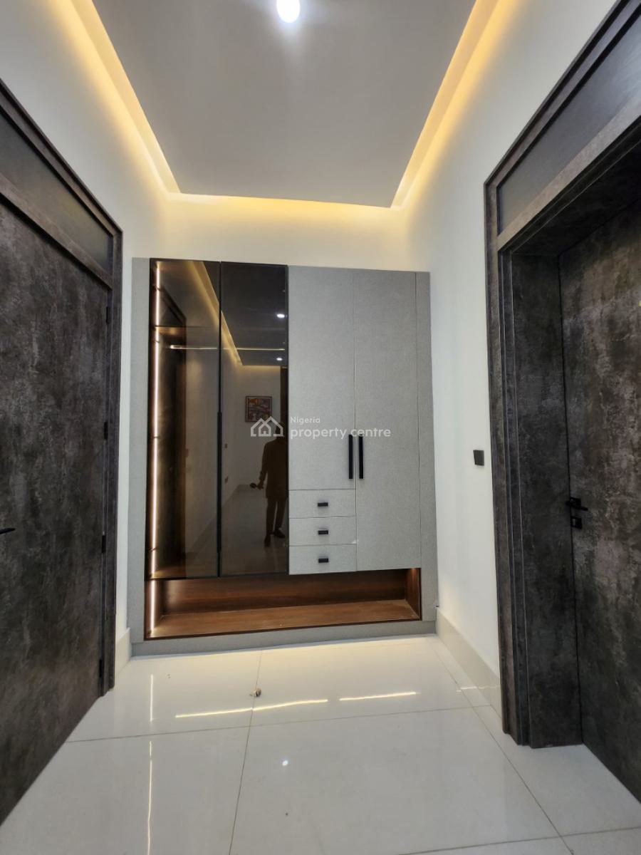 7 Bedrooms En-suite > 2 Bedroom Bq > Central Solar Water Heater > Swimming Pool, Asokoro District, Abuja, Detached Duplex for Sale