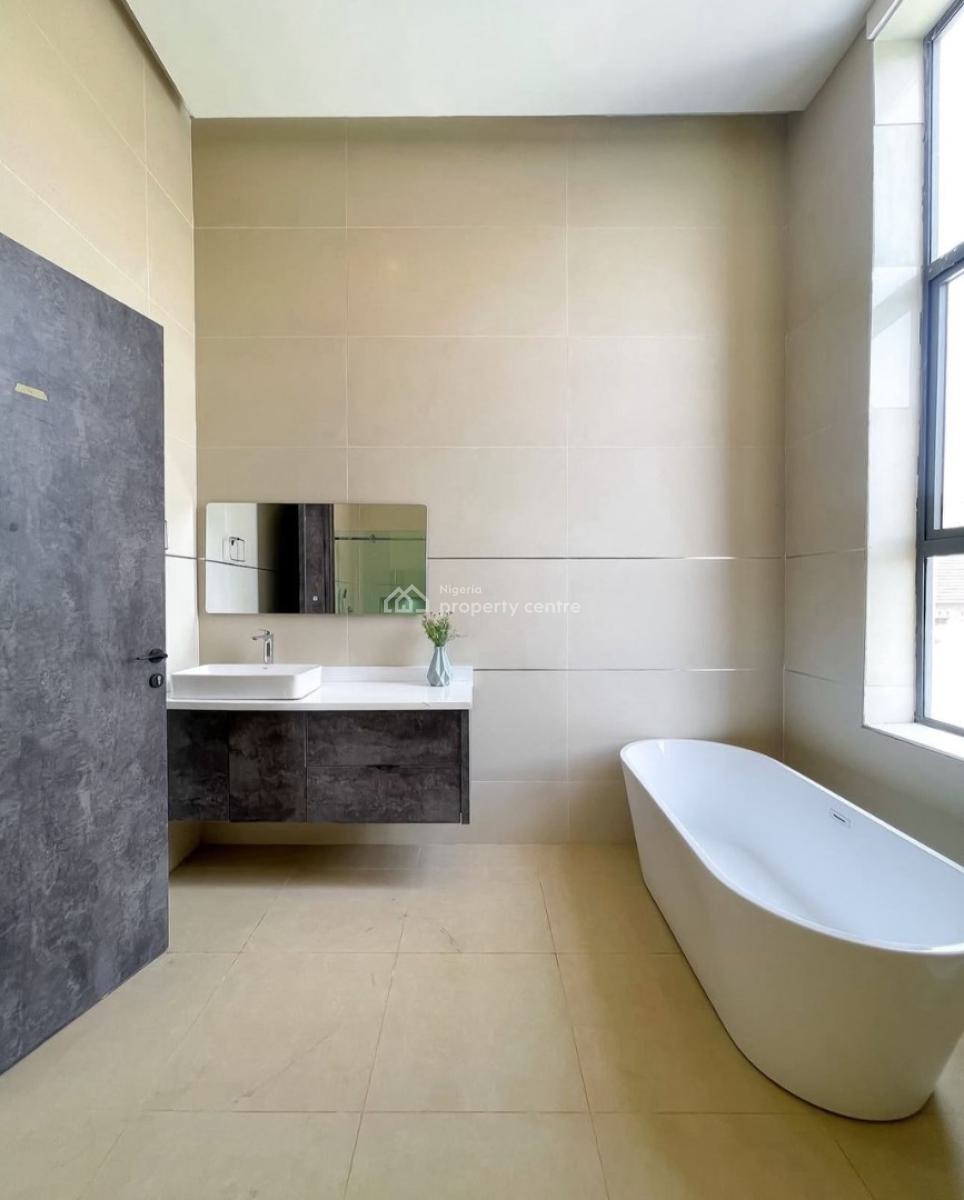 7 Bedrooms En-suite > 2 Bedroom Bq > Central Solar Water Heater > Swimming Pool, Asokoro District, Abuja, Detached Duplex for Sale