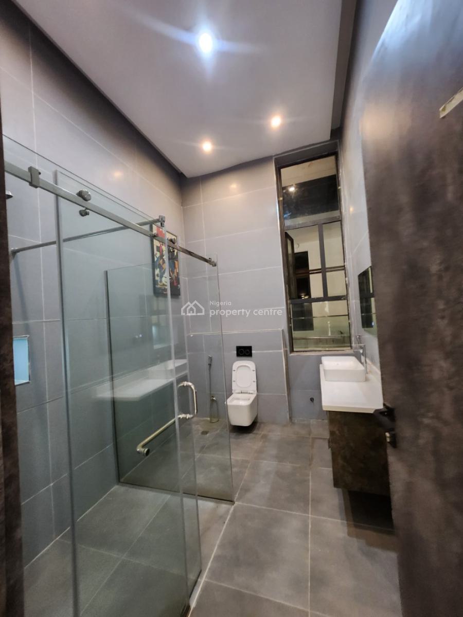 7 Bedrooms En-suite > 2 Bedroom Bq > Central Solar Water Heater > Swimming Pool, Asokoro District, Abuja, Detached Duplex for Sale