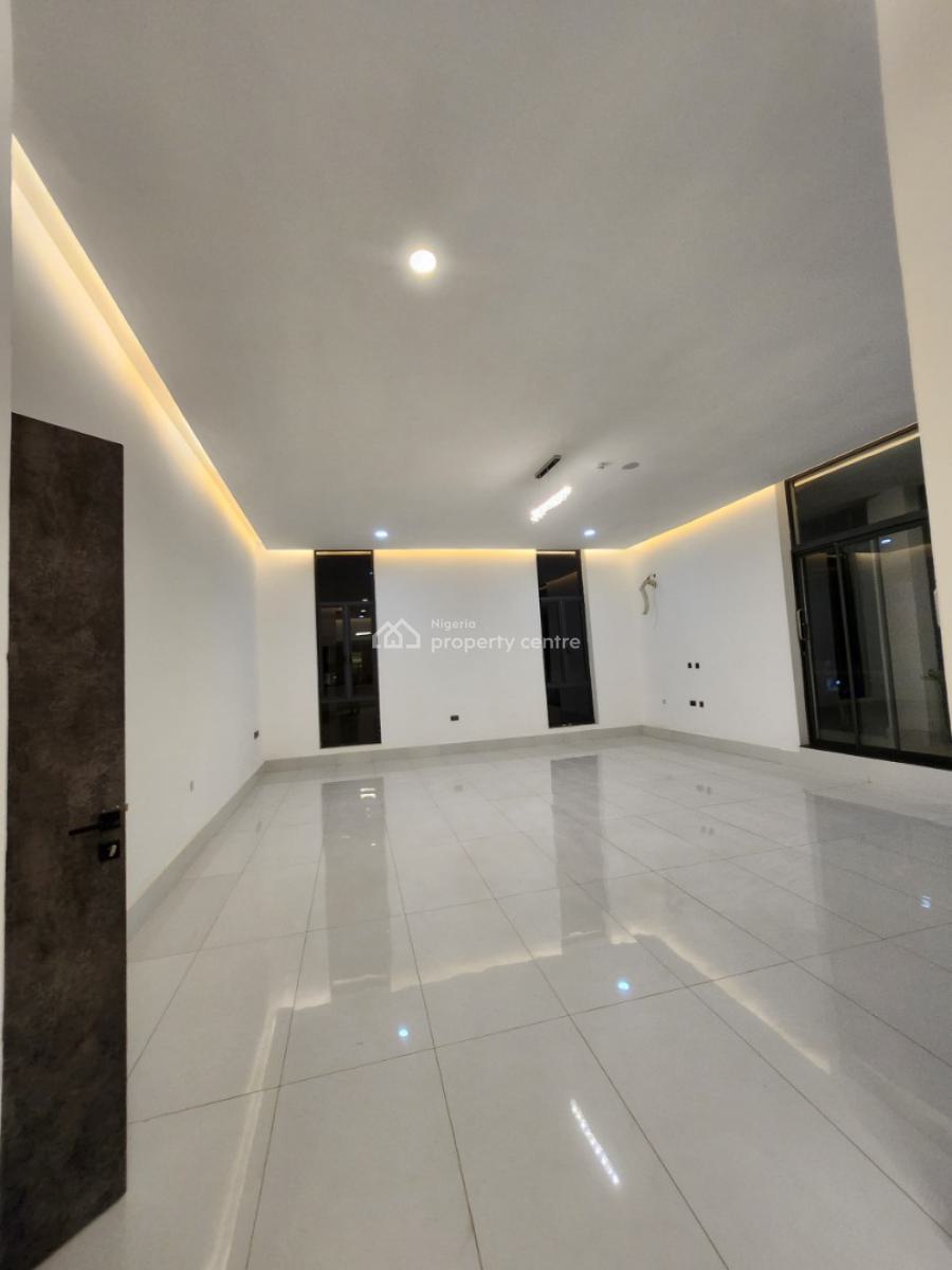 7 Bedrooms En-suite > 2 Bedroom Bq > Central Solar Water Heater > Swimming Pool, Asokoro District, Abuja, Detached Duplex for Sale