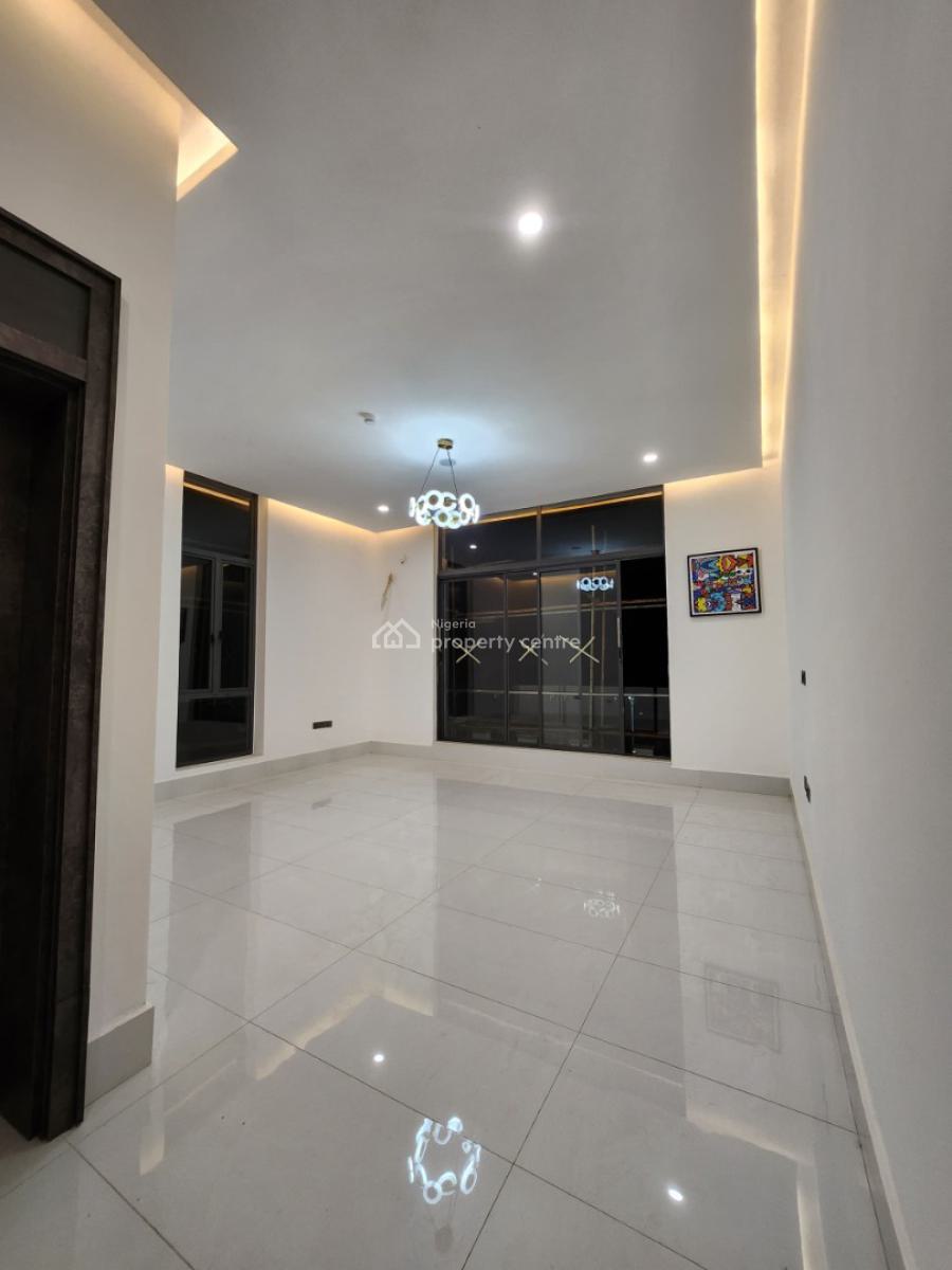 7 Bedrooms En-suite > 2 Bedroom Bq > Central Solar Water Heater > Swimming Pool, Asokoro District, Abuja, Detached Duplex for Sale