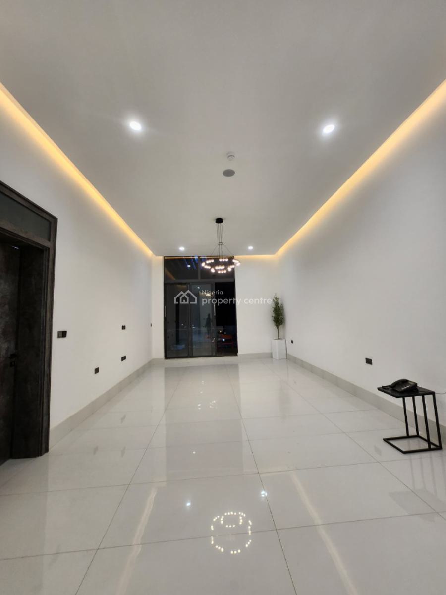 7 Bedrooms En-suite > 2 Bedroom Bq > Central Solar Water Heater > Swimming Pool, Asokoro District, Abuja, Detached Duplex for Sale