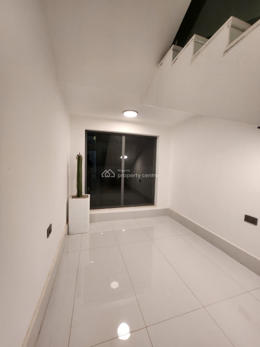 7 Bedrooms En-suite > 2 Bedroom Bq > Central Solar Water Heater > Swimming Pool, Asokoro District, Abuja, Detached Duplex for Sale