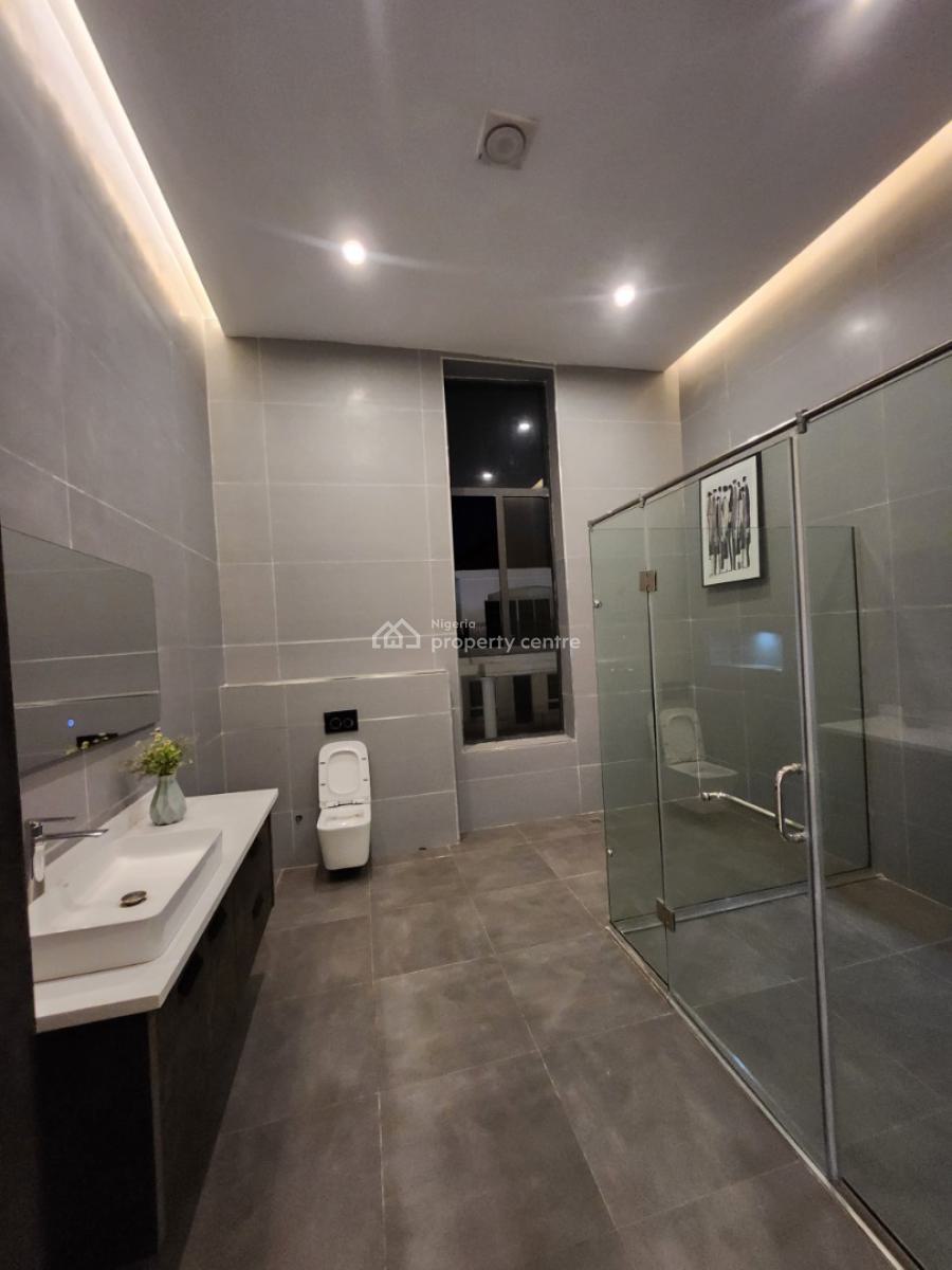 7 Bedrooms En-suite > 2 Bedroom Bq > Central Solar Water Heater > Swimming Pool, Asokoro District, Abuja, Detached Duplex for Sale