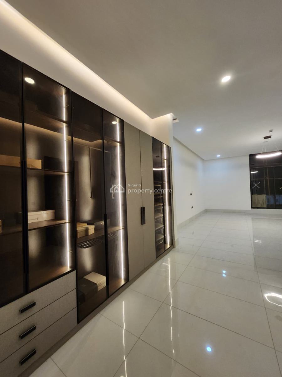7 Bedrooms En-suite > 2 Bedroom Bq > Central Solar Water Heater > Swimming Pool, Asokoro District, Abuja, Detached Duplex for Sale