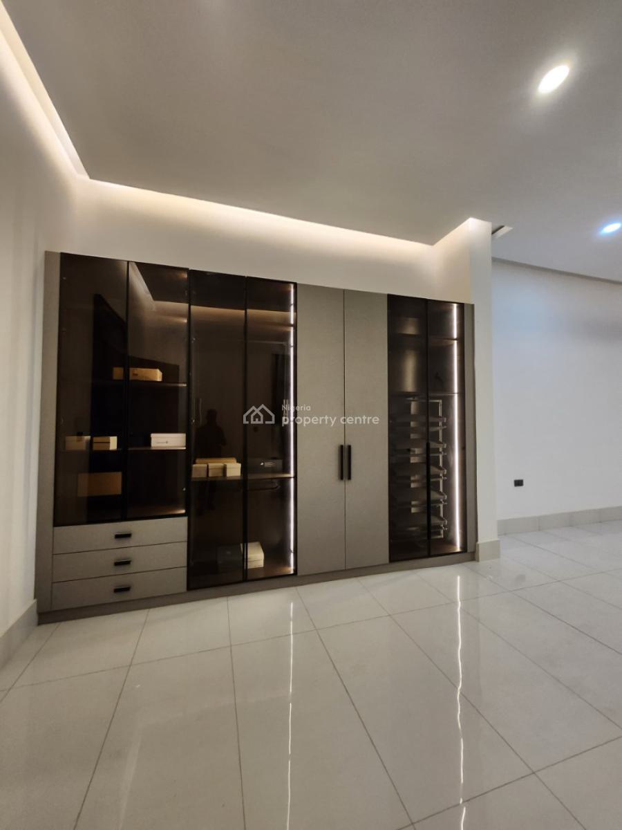7 Bedrooms En-suite > 2 Bedroom Bq > Central Solar Water Heater > Swimming Pool, Asokoro District, Abuja, Detached Duplex for Sale