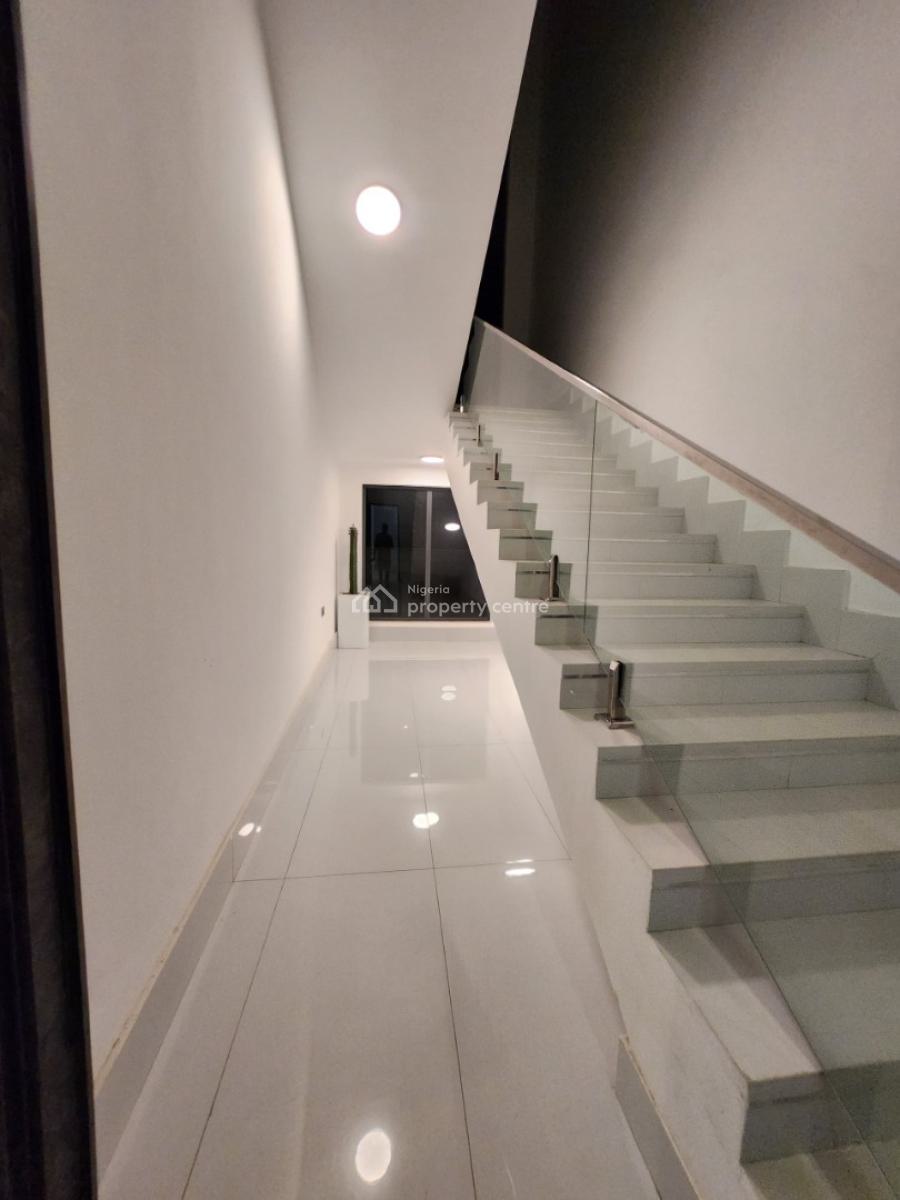 7 Bedrooms En-suite > 2 Bedroom Bq > Central Solar Water Heater > Swimming Pool, Asokoro District, Abuja, Detached Duplex for Sale