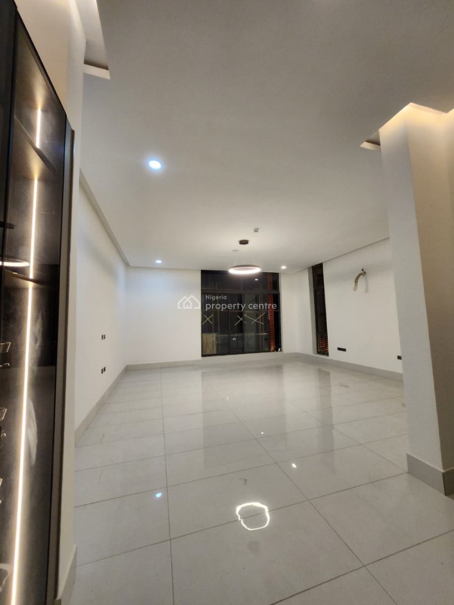 7 Bedrooms En-suite > 2 Bedroom Bq > Central Solar Water Heater > Swimming Pool, Asokoro District, Abuja, Detached Duplex for Sale