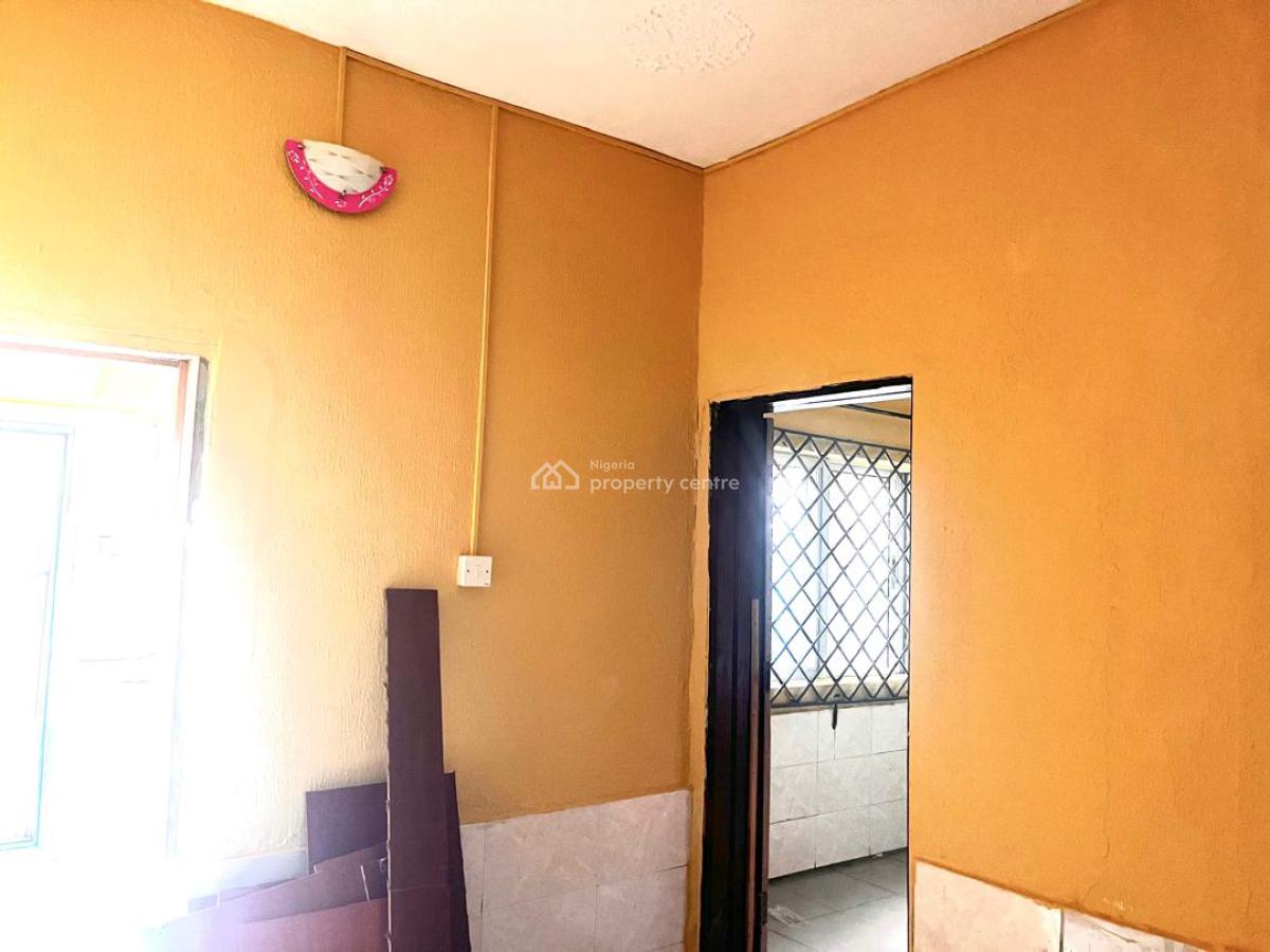 1 Bedroom Flat, Moronfolu Street, Akoka, Yaba, Lagos, Flat / Apartment for Rent