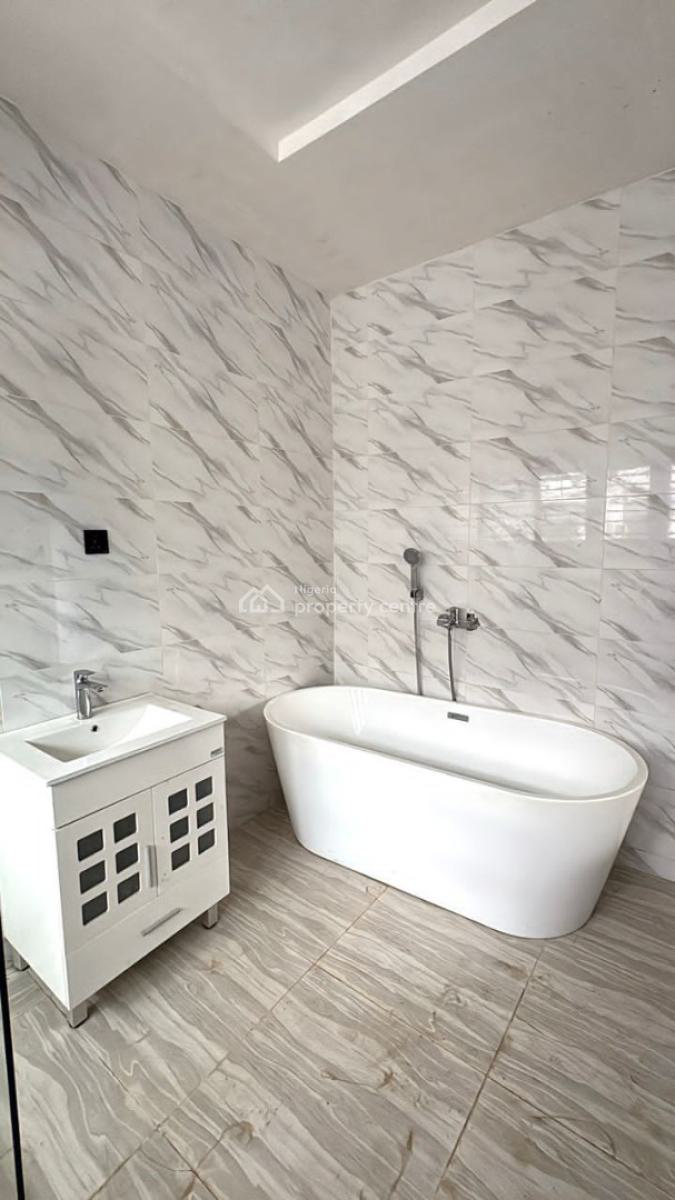 4-bedroom Semi-detached Duplex, Location: Chief Lateef Oyelade, Ringroad Gra,ibadan, Nigeria, Ibadan, Oyo, Semi-detached Duplex for Sale