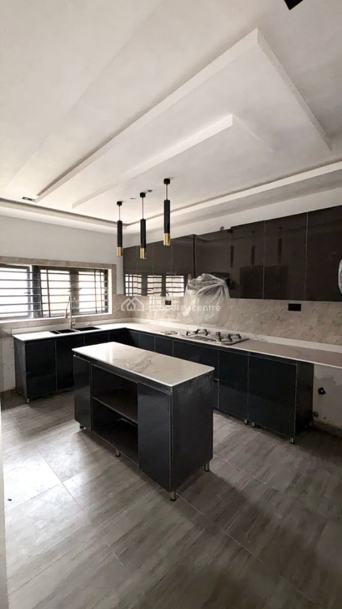 4-bedroom Semi-detached Duplex, Location: Chief Lateef Oyelade, Ringroad Gra,ibadan, Nigeria, Ibadan, Oyo, Semi-detached Duplex for Sale