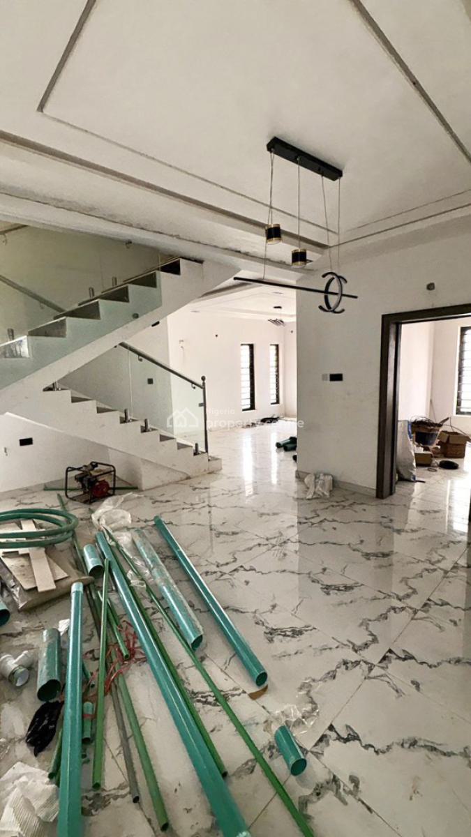 4-bedroom Semi-detached Duplex, Location: Chief Lateef Oyelade, Ringroad Gra,ibadan, Nigeria, Ibadan, Oyo, Semi-detached Duplex for Sale