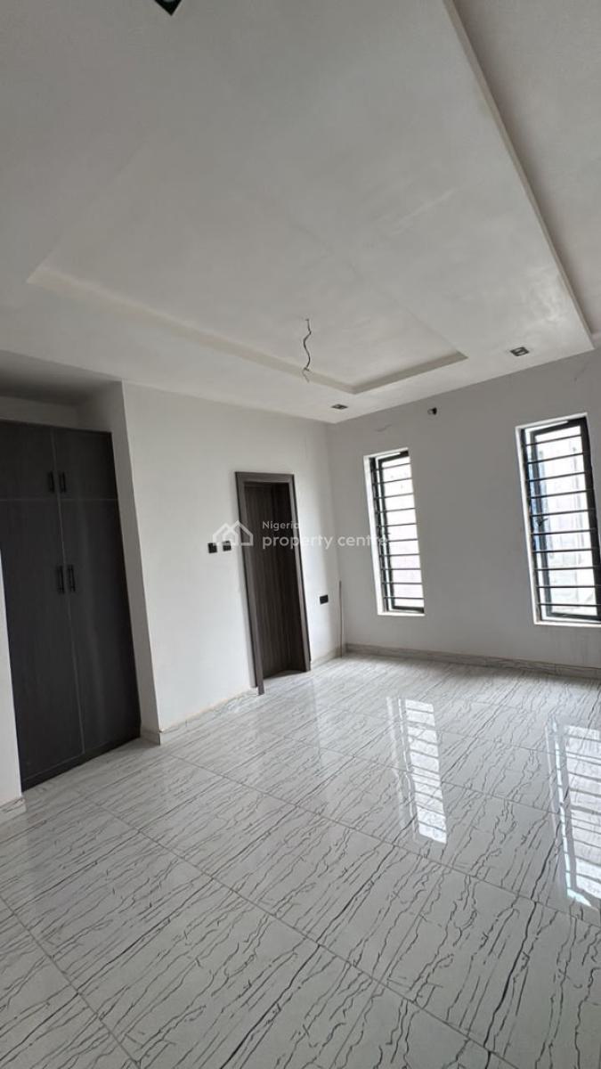 4-bedroom Semi-detached Duplex, Location: Chief Lateef Oyelade, Ringroad Gra,ibadan, Nigeria, Ibadan, Oyo, Semi-detached Duplex for Sale