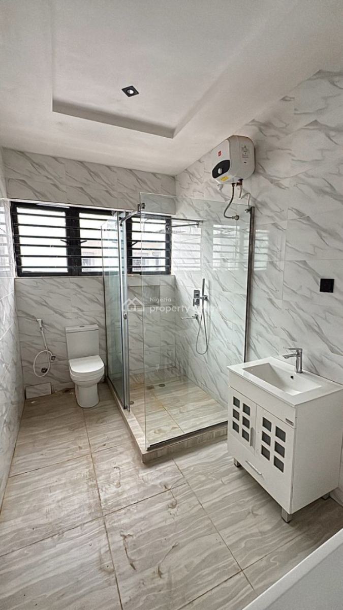 4-bedroom Semi-detached Duplex, Location: Chief Lateef Oyelade, Ringroad Gra,ibadan, Nigeria, Ibadan, Oyo, Semi-detached Duplex for Sale