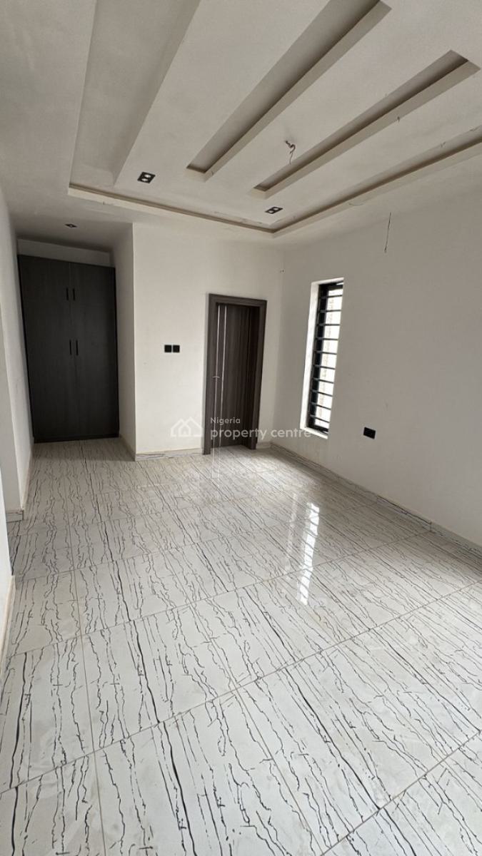 4-bedroom Semi-detached Duplex, Location: Chief Lateef Oyelade, Ringroad Gra,ibadan, Nigeria, Ibadan, Oyo, Semi-detached Duplex for Sale