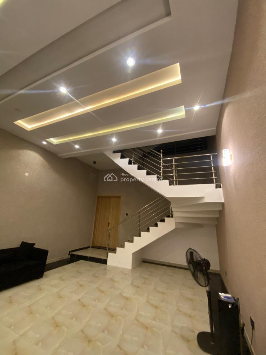 5-bedroom Duplex Built in Form of Terrace., Location:eng Lere Adigun Gra Ibadan, Ibadan, Oyo, Terraced Duplex for Sale